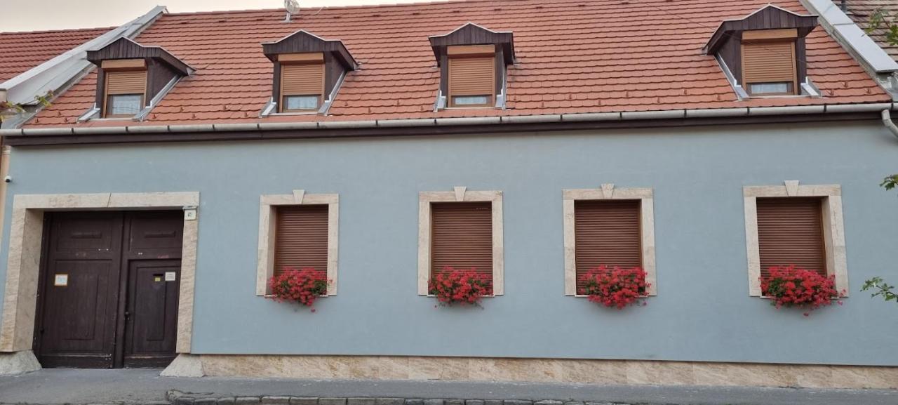 Szekely Vendeghaz Hotel Strigoniu Exterior foto